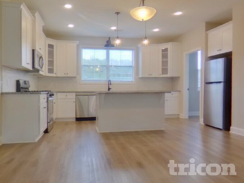 Building Photo - 319 Arbor Cir