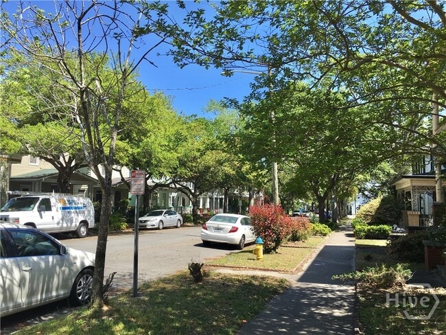 Building Photo - 515 E Duffy St