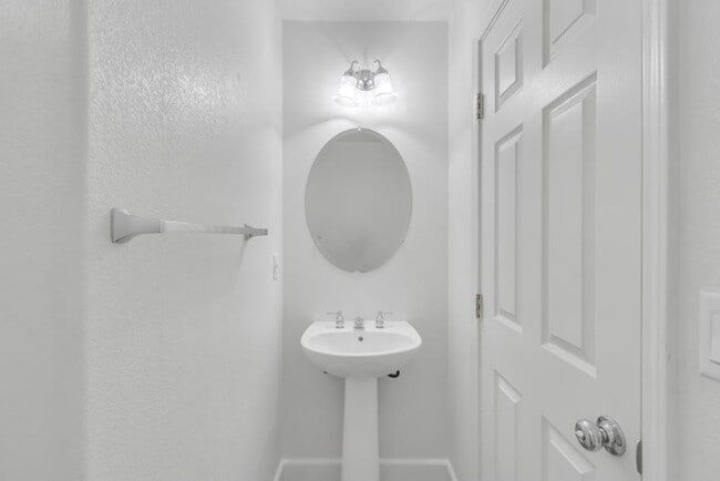Building Photo - Beautiful 3 bed 2.5 bath in Natomas!