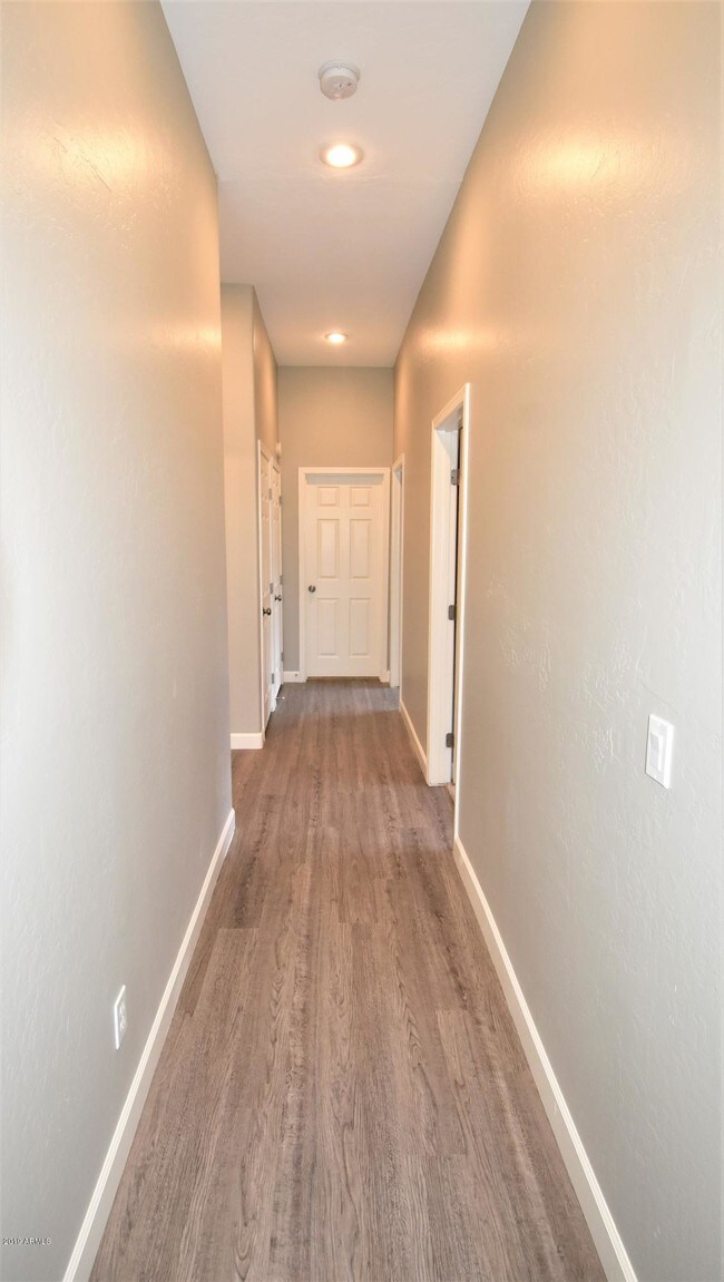 Building Photo - 9430 W Elm St