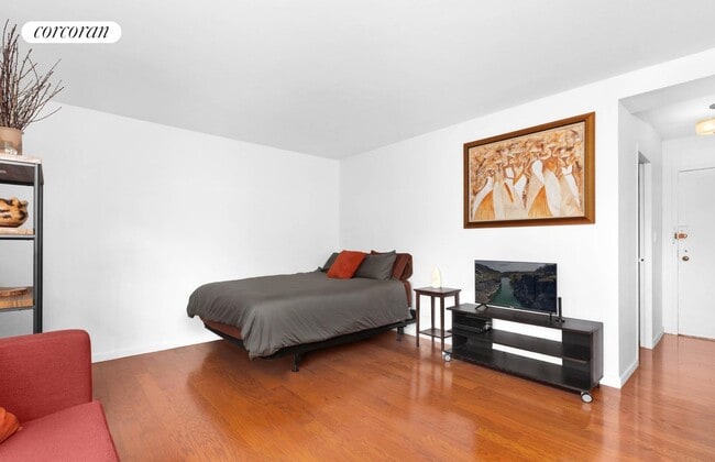 Building Photo - 100 W 93rd St