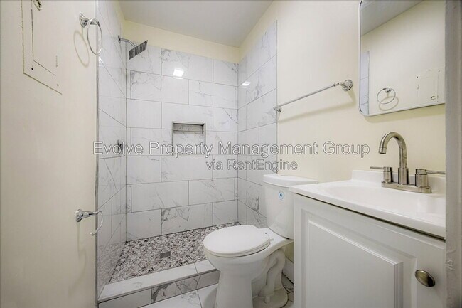 Building Photo - 431 Alexander St