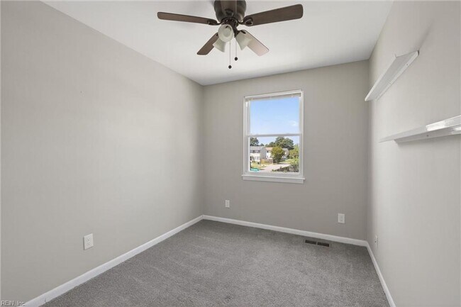 Building Photo - Corner Townhome in Virginia Beach