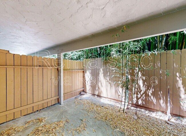 Building Photo - 18167 Happy Ln