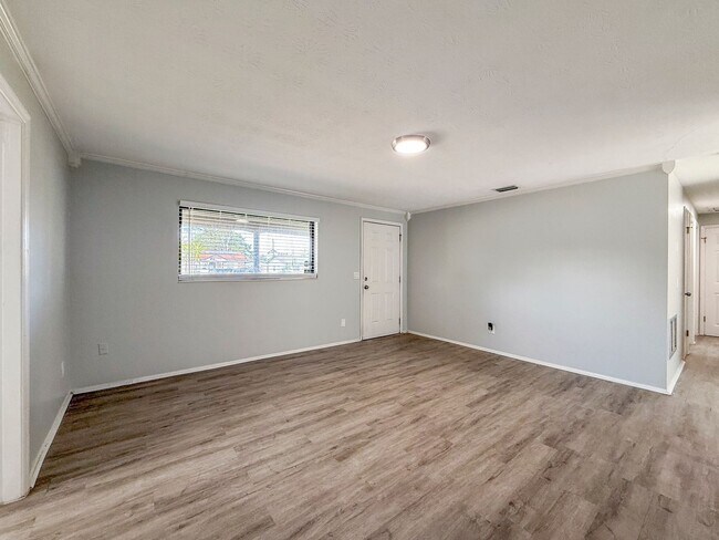 Building Photo - Renovated 4BR/2BA Pool Home in Jacksonville, FL | Fenced Yard | Pets Welcome