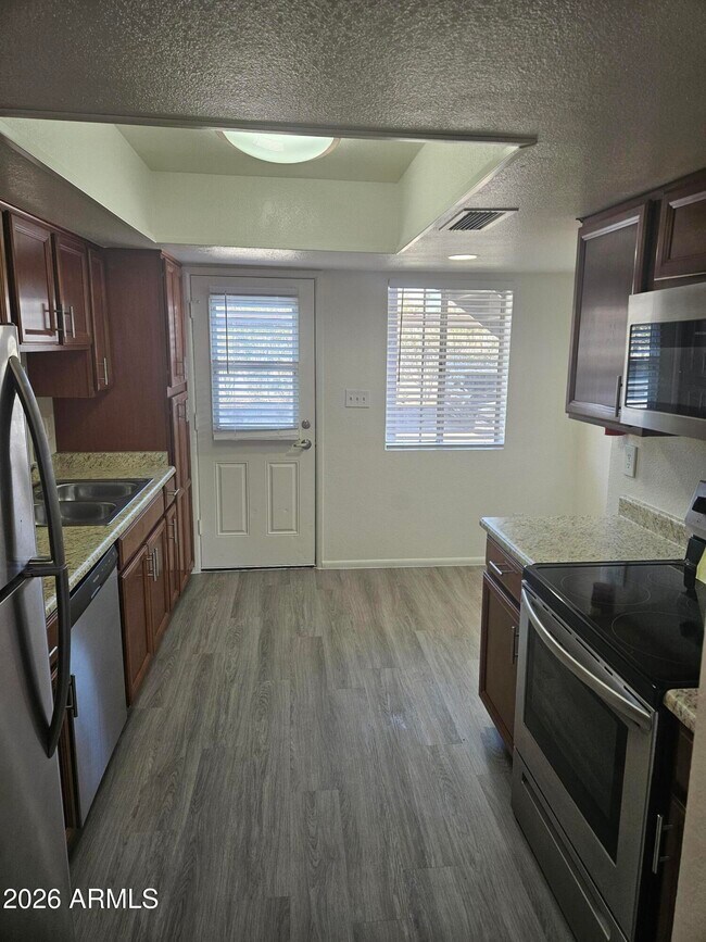 Building Photo - 3810 E Earll Dr