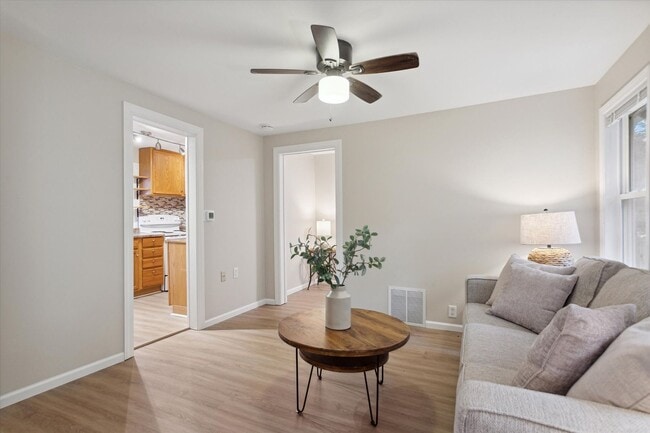 Building Photo - 2107 Schlimgen Ave