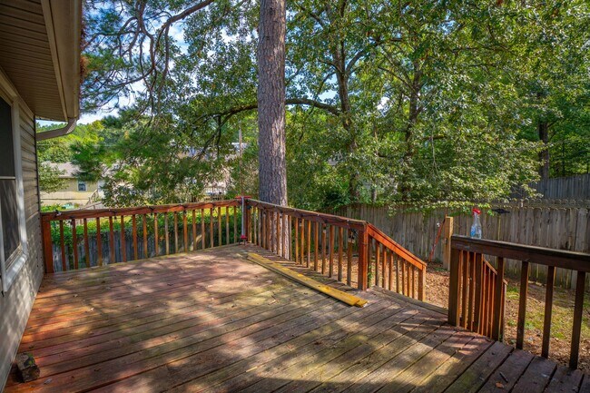 Building Photo - 4 Bedroom Home in North Little Rock with S...