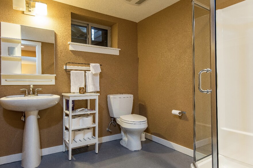 Basement bathroom - 5516 NE 32nd Pl