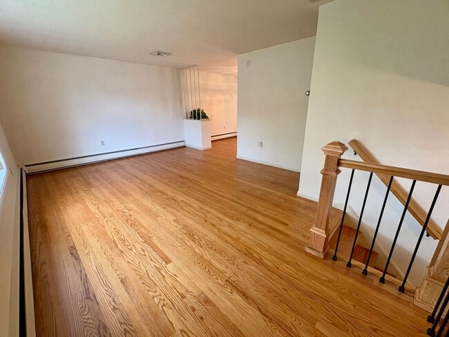Building Photo - 3 Bedroom 1.5 Bathroom in Harrisburg -Cent...
