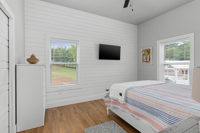 Building Photo - 233 Auttie Cir