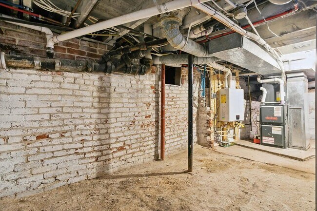 Building Photo - 3BD, 2BA House for Lease in Highlands Square