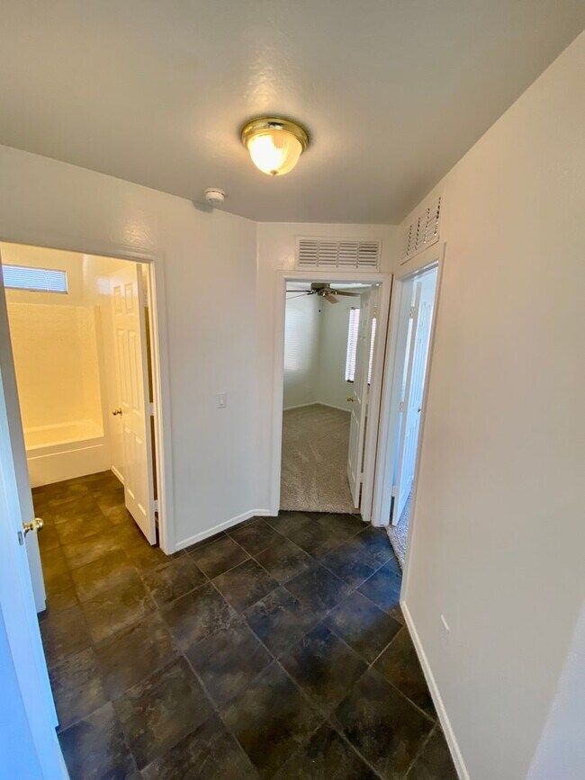 Building Photo - 3 Bed, 2 Bath in Rancho El Mirage