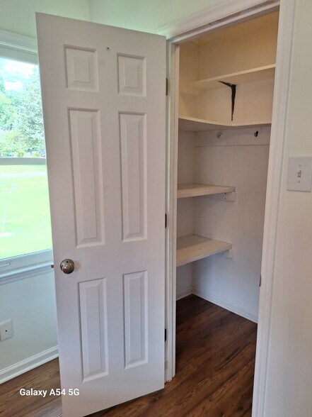 Bedroom Walk in closet - 4920 Mandel Rd