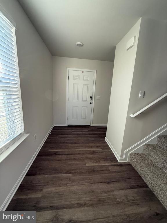 Building Photo - 367 Centergate Dr