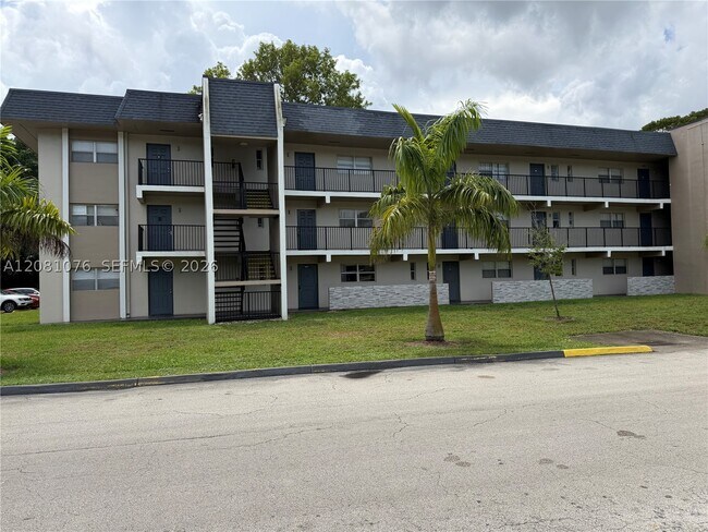 Building Photo - 8000 Fairview Dr