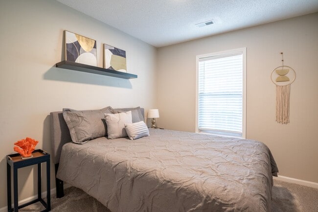 Building Photo - FURNISHED RENTAL FOR 3-12 MONTHS AVAILABLE MID-MARCH 2026