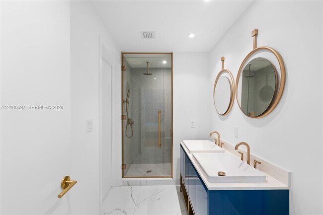 Building Photo - 2678 Tigertail Ave