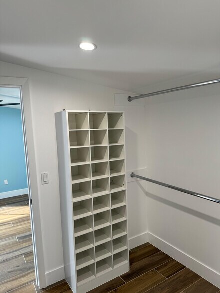 Building Photo - 6439 1/2 Graves Ave