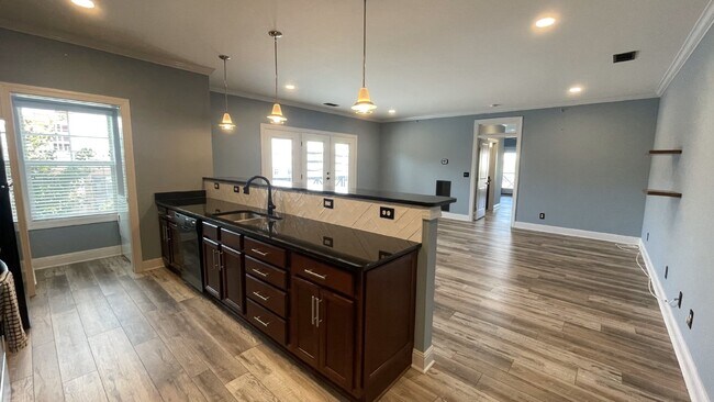 Building Photo - Germantown Gem!