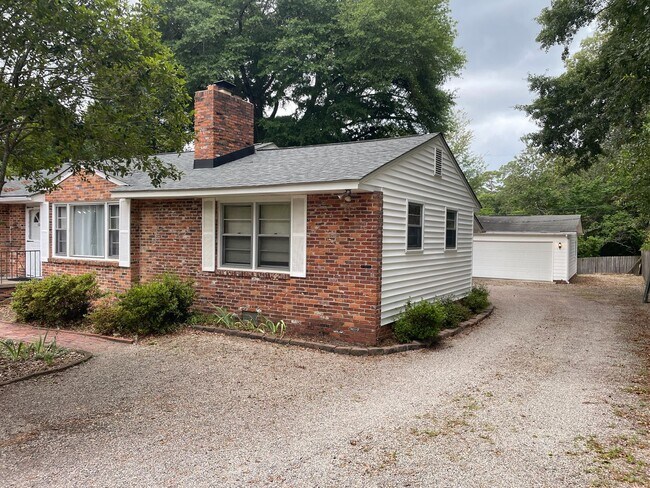 Building Photo - 106 Silver Bluff Rd