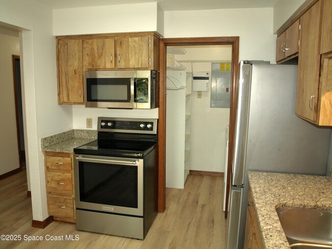 Building Photo - 9015 Wedgewood Pl