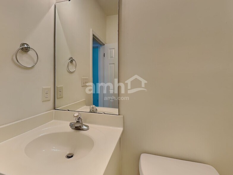 Building Photo - 2316 King Malcolm Ln