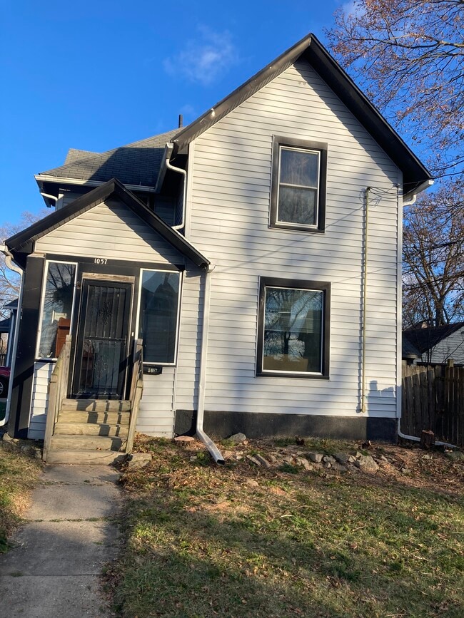 Primary Photo - 1057 Vine St