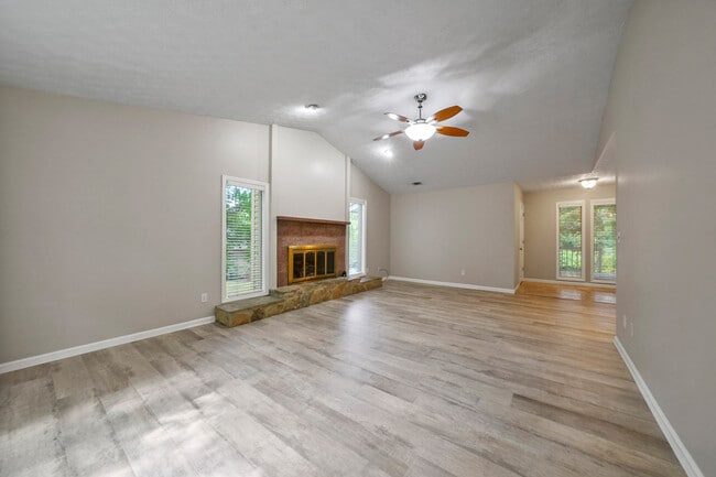 Building Photo - 170 Cedar Trce