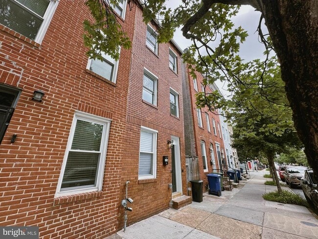 Building Photo - 1110 W Lombard St