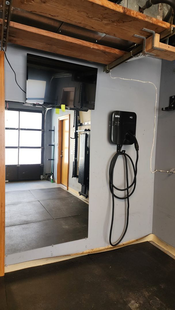 Building Photo - Corner Townhouse in Downtown Tacoma with A...
