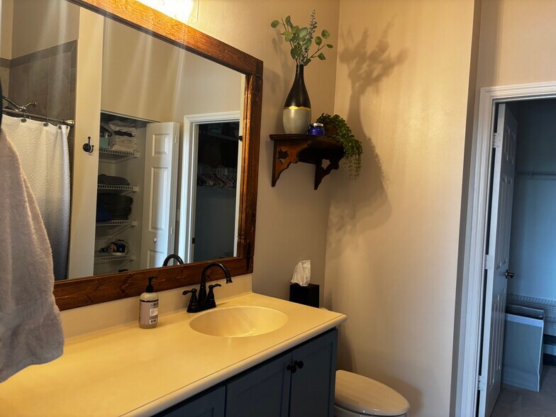 Building Photo - 4931 Bonsai Cir