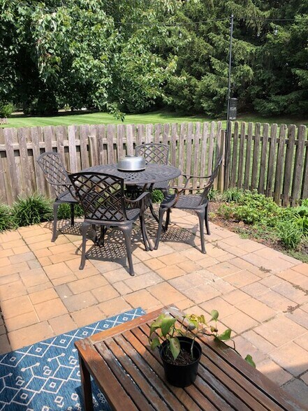 Building Photo - 11 Craig Ct