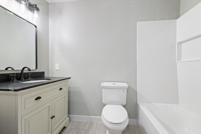 Building Photo - Modern Makeover in Prime NW Austin Location