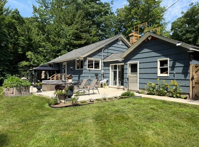 Building Photo - Two Bedroom Home in Muskegon