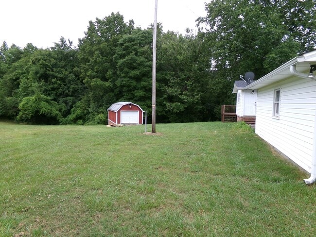 Building Photo - Nestled under Hanging Rock State Park!