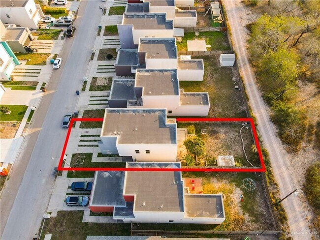 Building Photo - 28 Shalom Dr