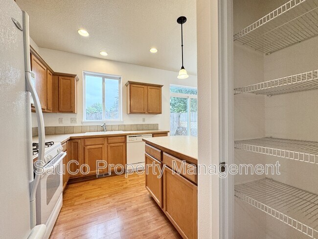 Building Photo - 6924 SW Kim Pl