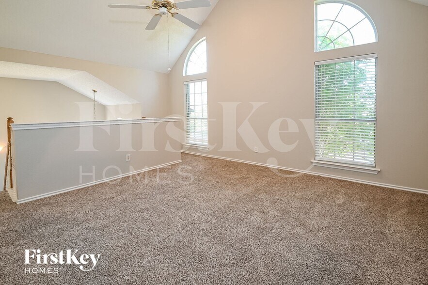 Building Photo - 2210 Meadowstone Dr
