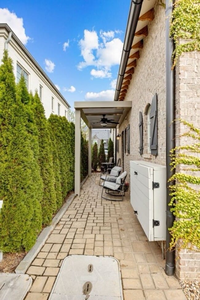 Building Photo - 192 Breakspear Ln