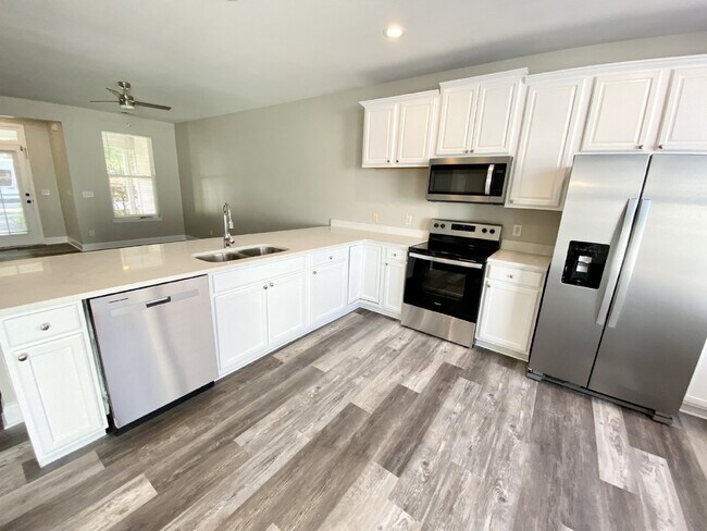 Building Photo - Fully Renovated, Three Bedroom, Bluffton P...