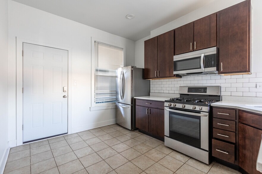 Building Photo - 4736 W Armitage Ave