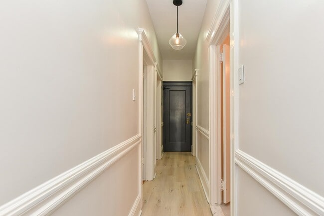 Building Photo - 722 27th St