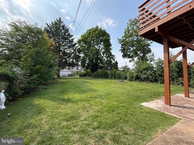 Building Photo - 633 Noble St