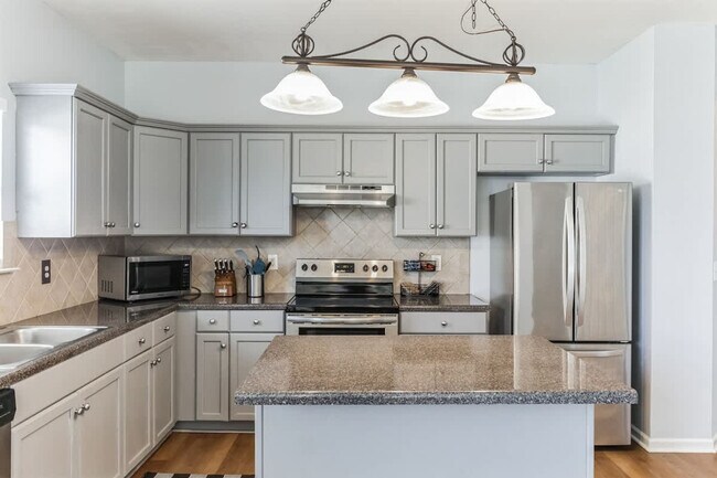 Building Photo - 15881 Elaine Ct