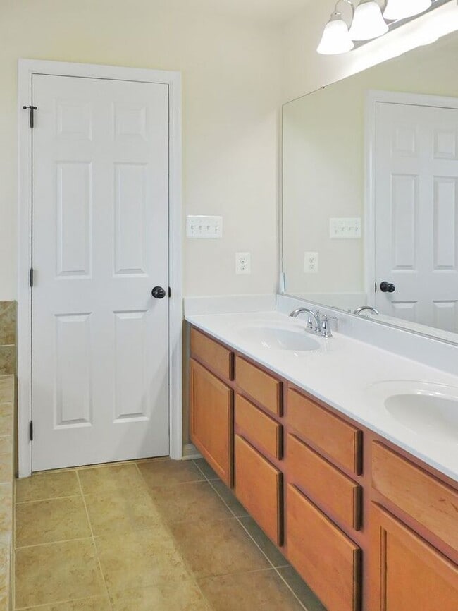 Building Photo - 23363 Marview Ct