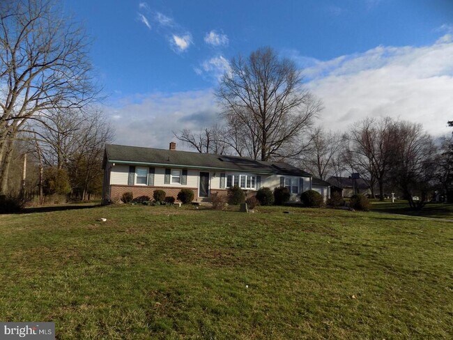 Building Photo - 3168 Middle Creek Rd