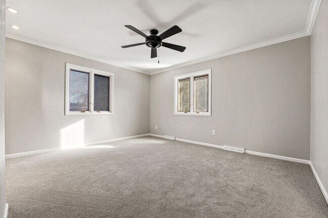 Building Photo - Updated Home in Windsor Park!