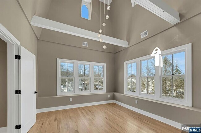 Building Photo - 49 Park Ave