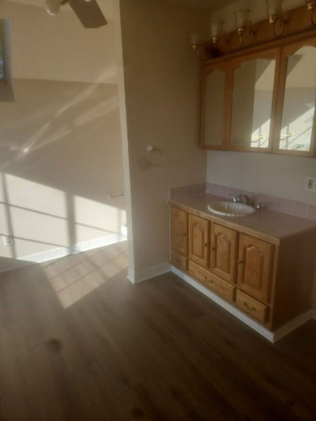 Building Photo - 520 Margot Ln